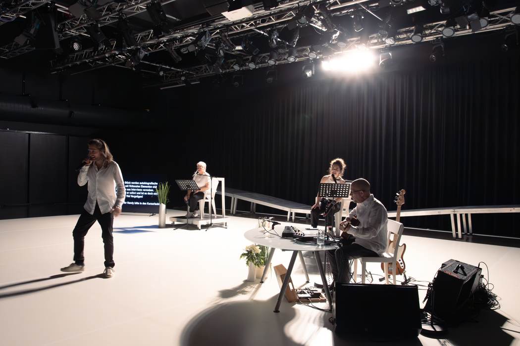 Vier auf der Bühne, Theater Mutante